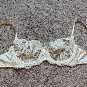 Vintage Victoria's Secret Ivory Lace Beaded Sequin Pearl Bridal Balconette Bra